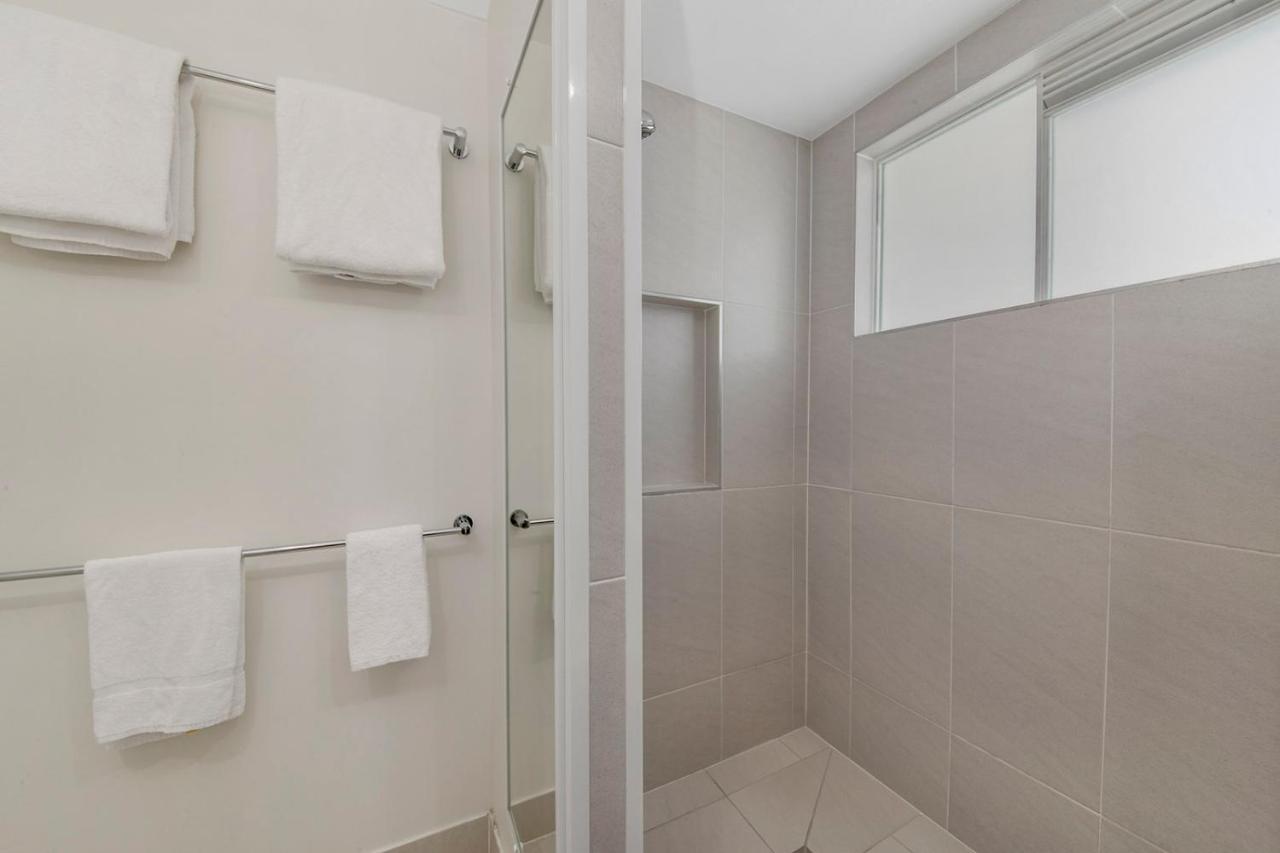 Endeavour Inn Emu Park Екстер'єр фото