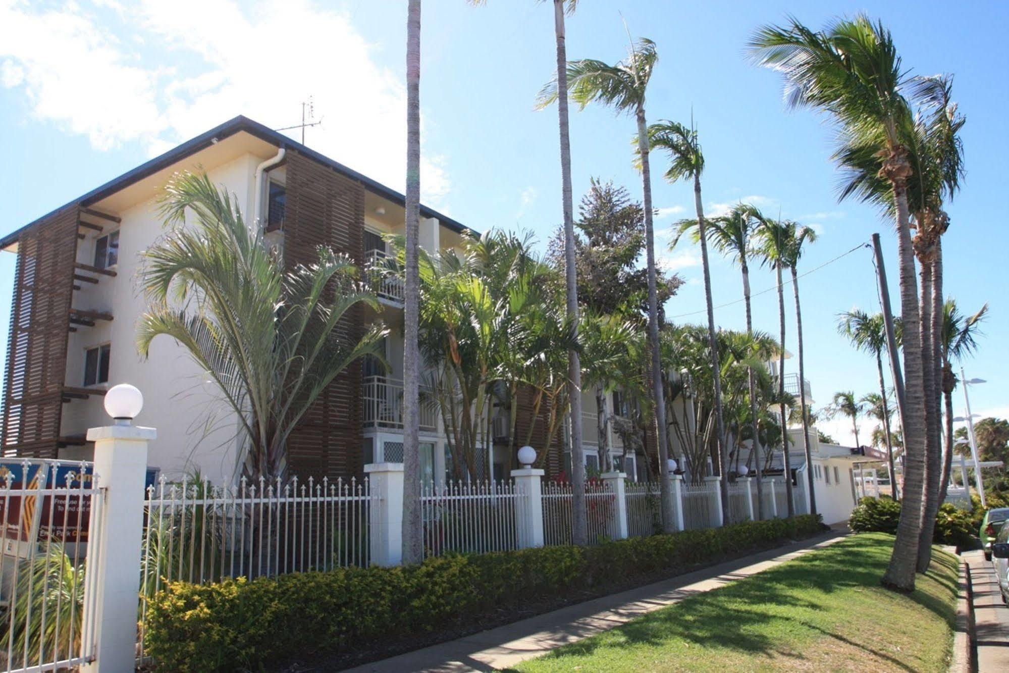 Endeavour Inn Emu Park Екстер'єр фото