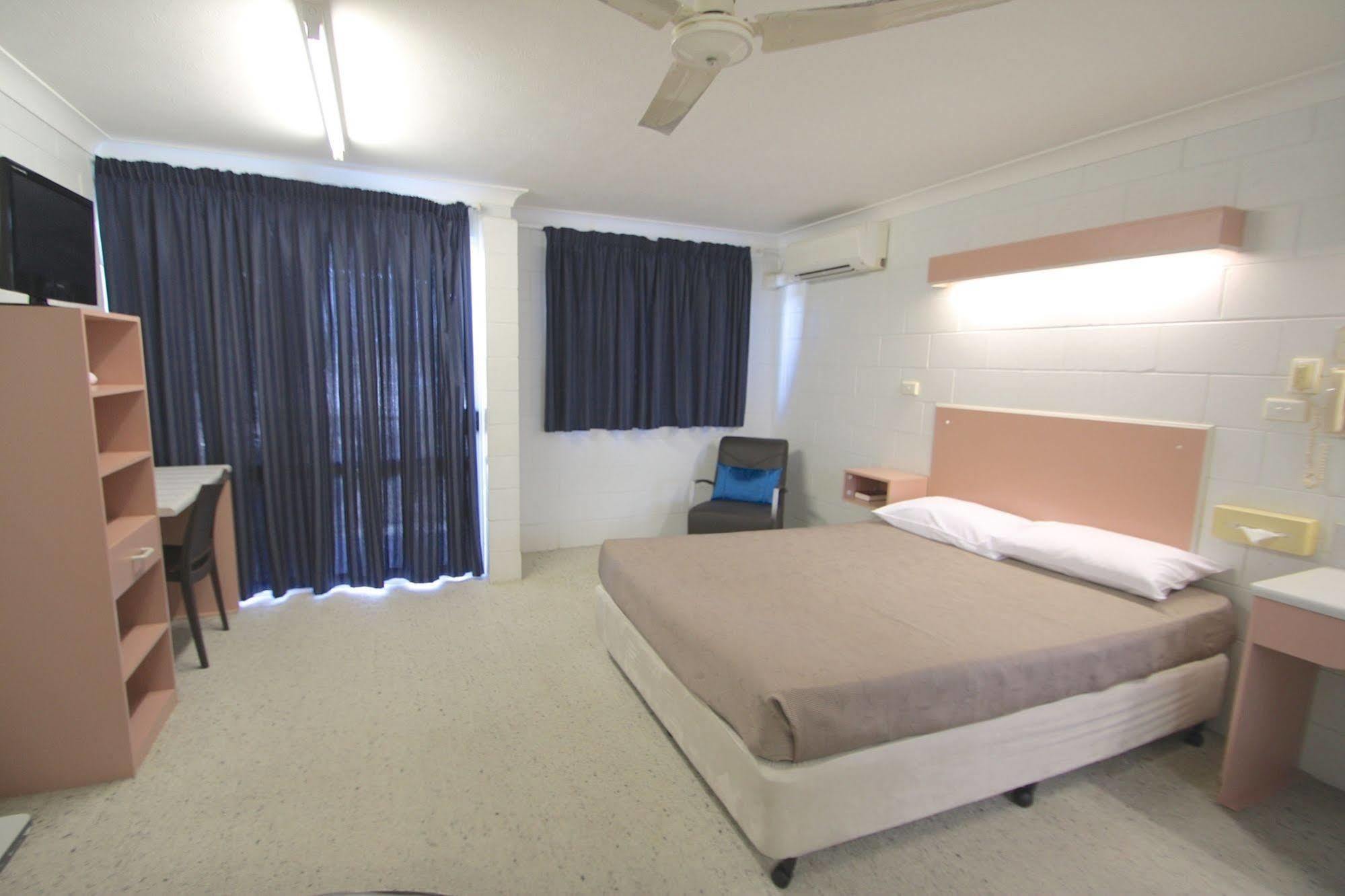 Endeavour Inn Emu Park Екстер'єр фото