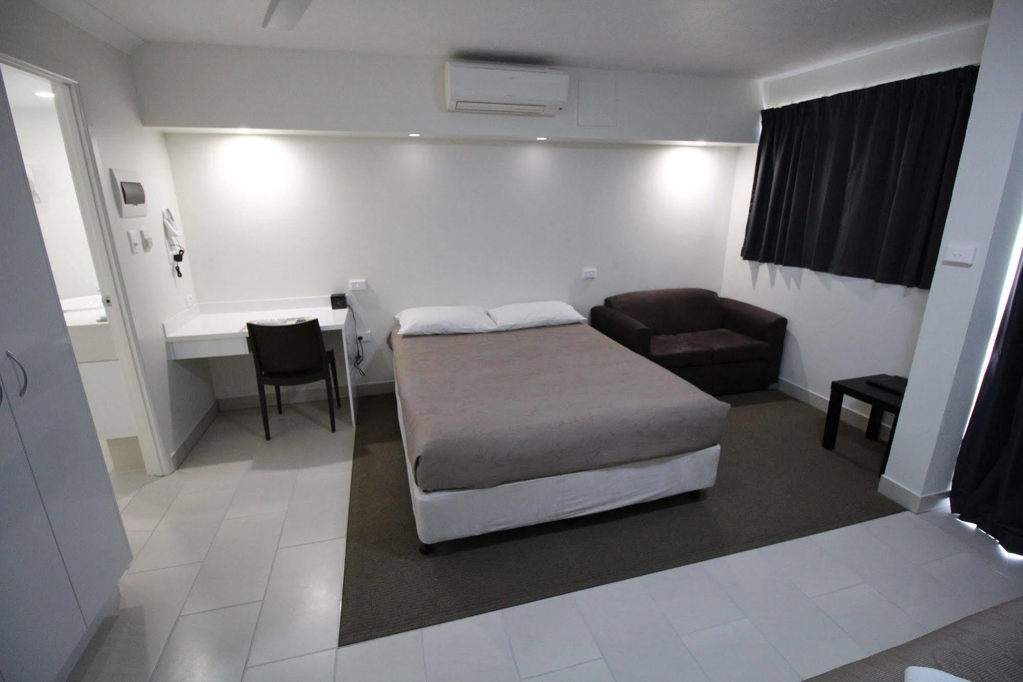 Endeavour Inn Emu Park Екстер'єр фото