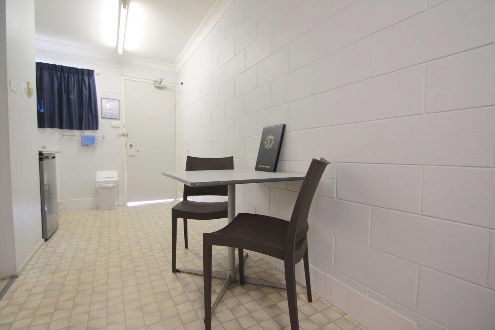 Endeavour Inn Emu Park Екстер'єр фото