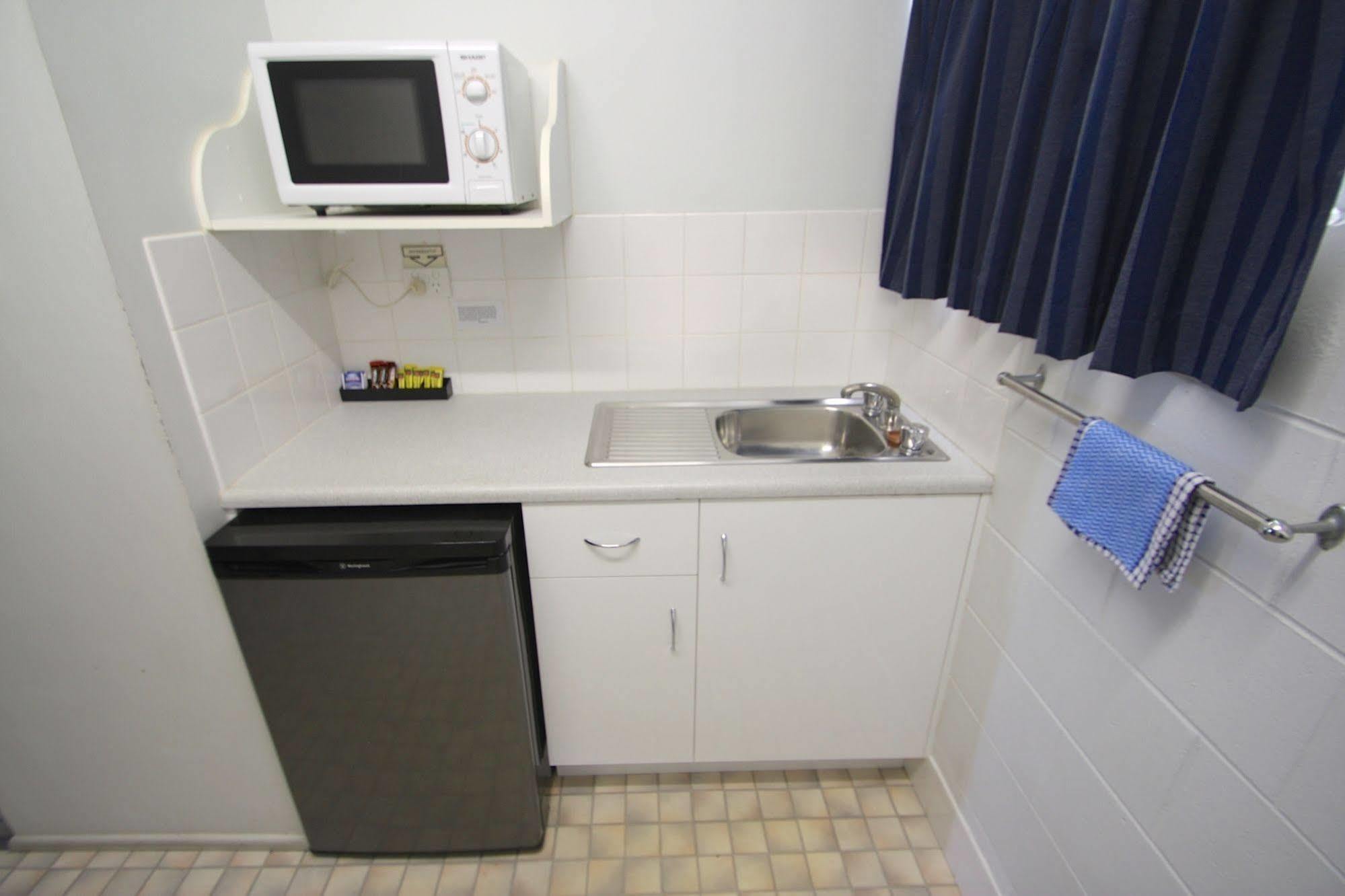 Endeavour Inn Emu Park Екстер'єр фото
