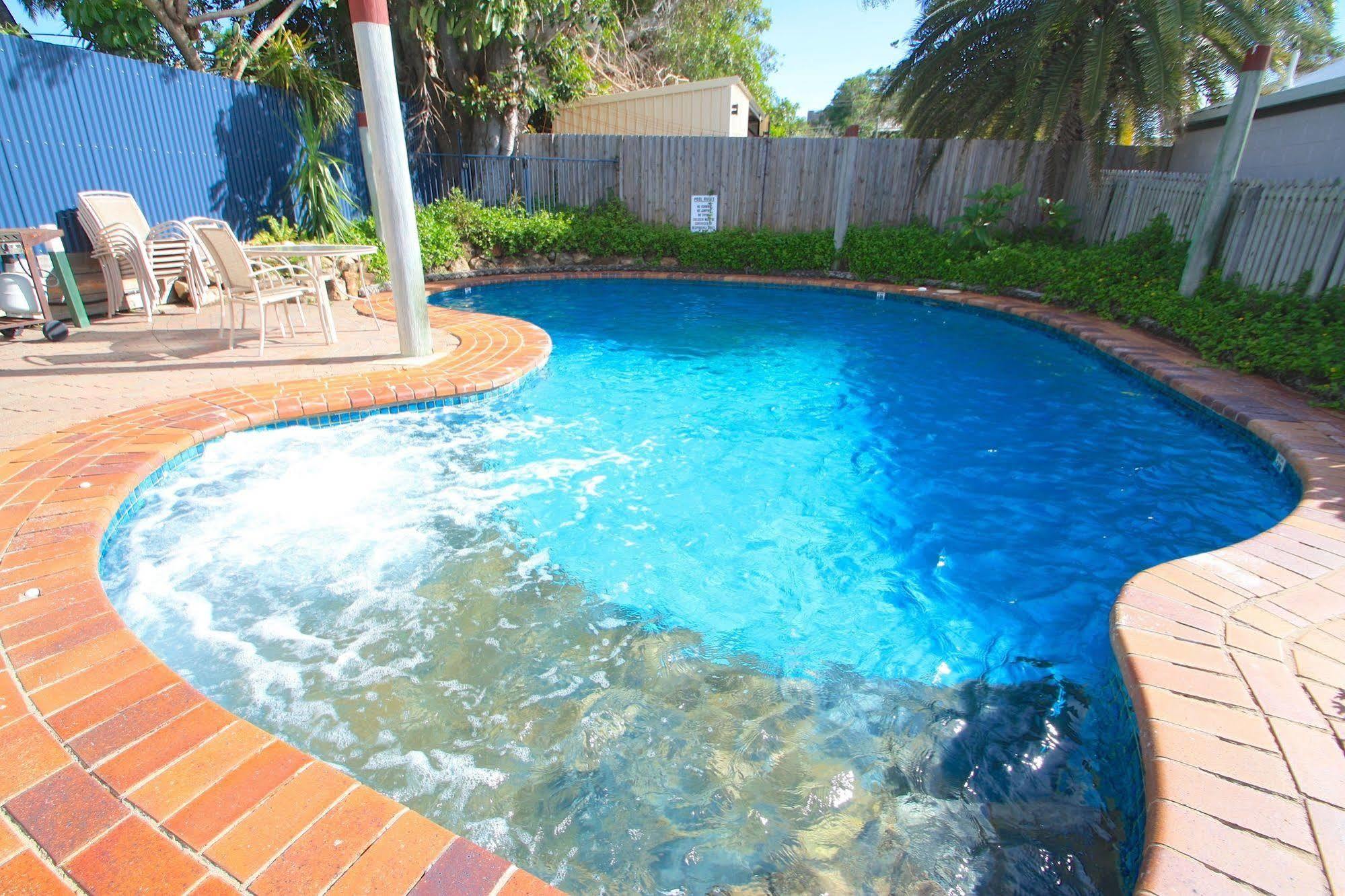 Endeavour Inn Emu Park Екстер'єр фото